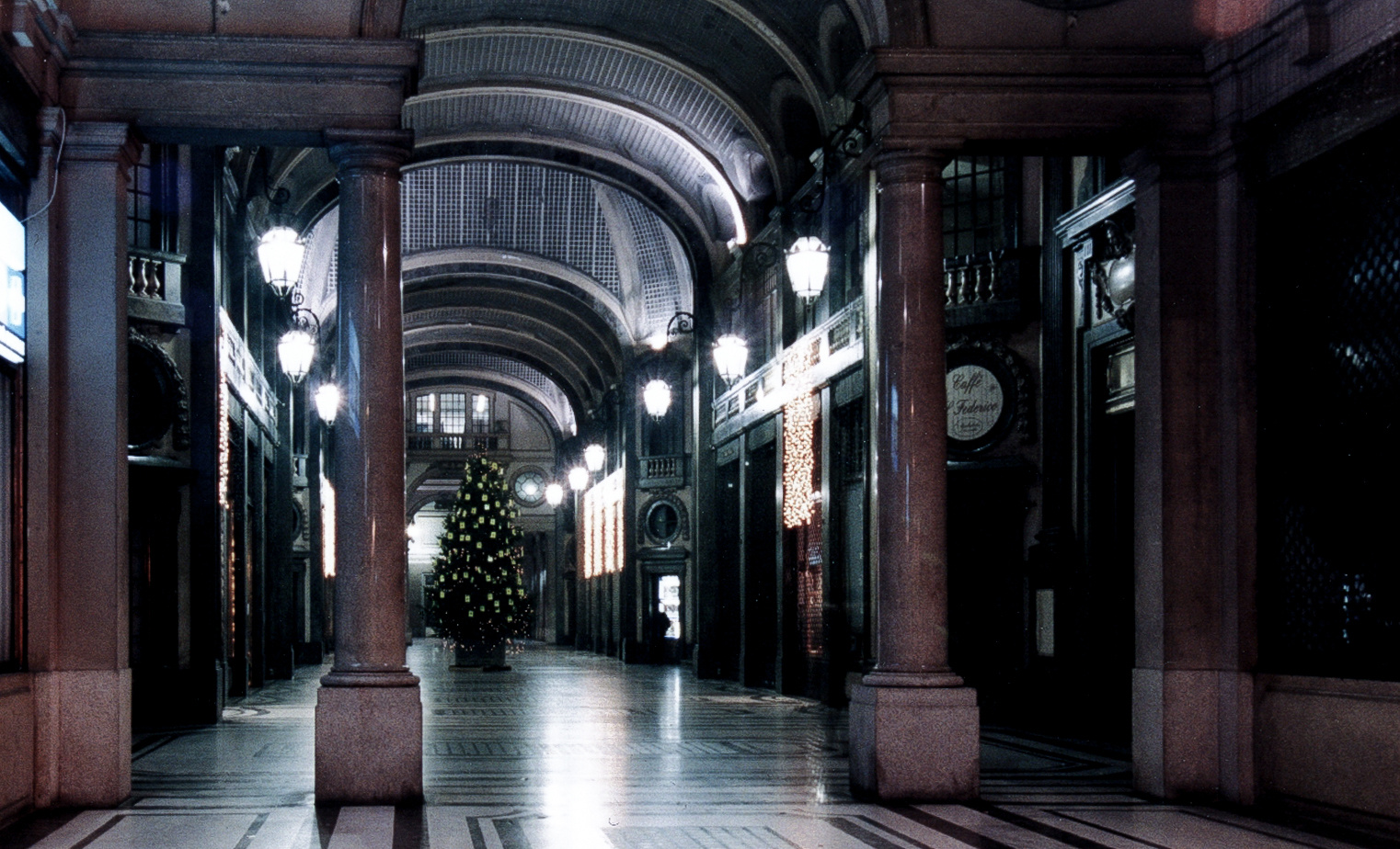 2001/11 - Torino Galleria San Federico - Turin Night Light